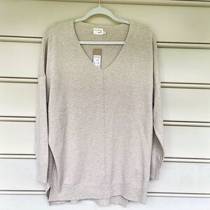 NWT Oatmeal V-Neck Viscose Blend Long Sleeve Sweater Size S/M